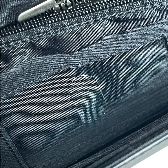 Minnetonka tooled leather embossed wallet in Black with card holders - Picture 8 of 13